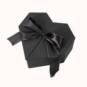 קופסת מתנה בצורת לב סרט-שחור 1