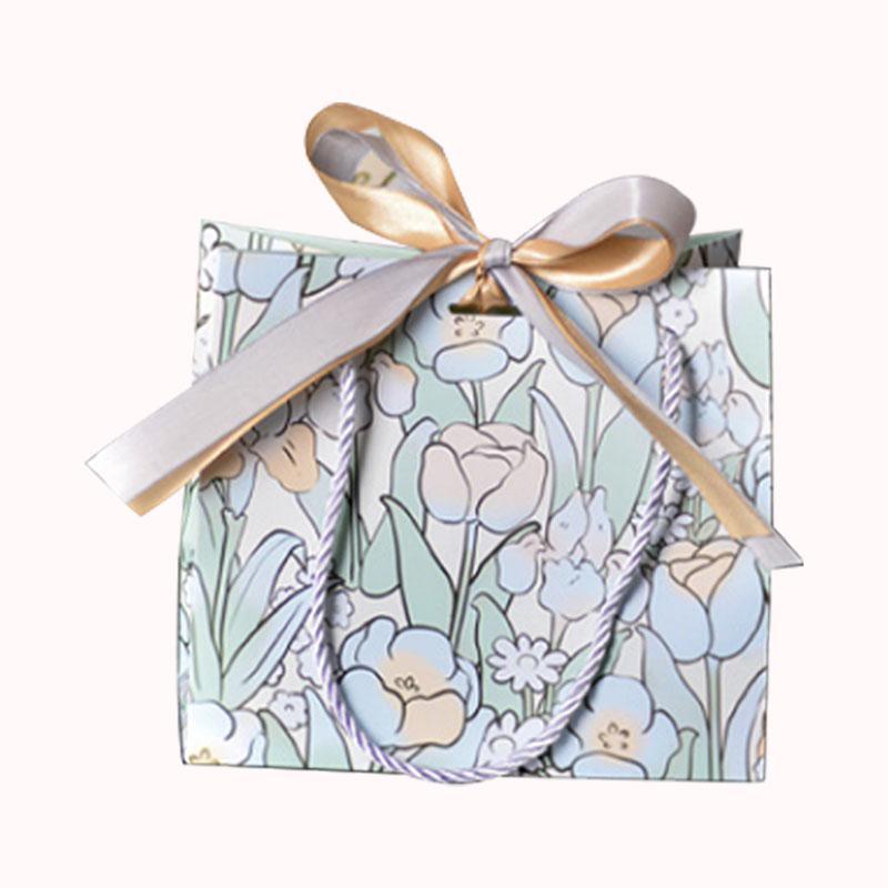 שקיות קרטון מודפס עם קשירת פפיון סרט סאטן &ndash; 25 יח - 18*16*10 1