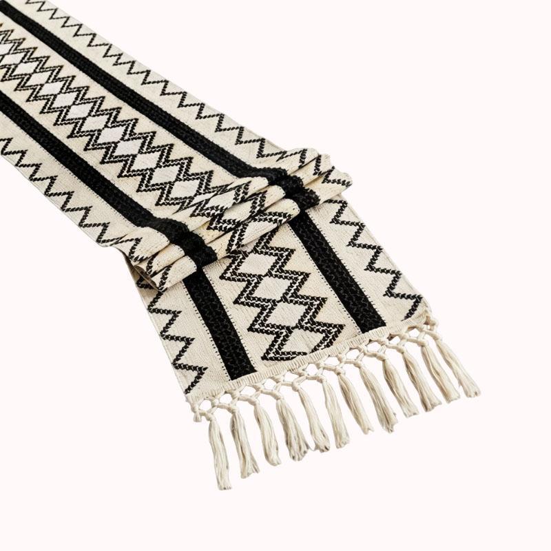 ראנר לשולחן ארוג בסגנון בוהו - דגם זיגזג שחור 30*200 ס"מ 1