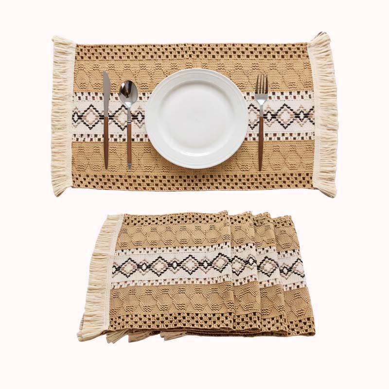 סט 4 פלייסמטים ארוגים בסגנון בוהו - גווני אדמה ודגם גיאומטרי 1